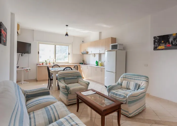 Sea View In Center Apartment